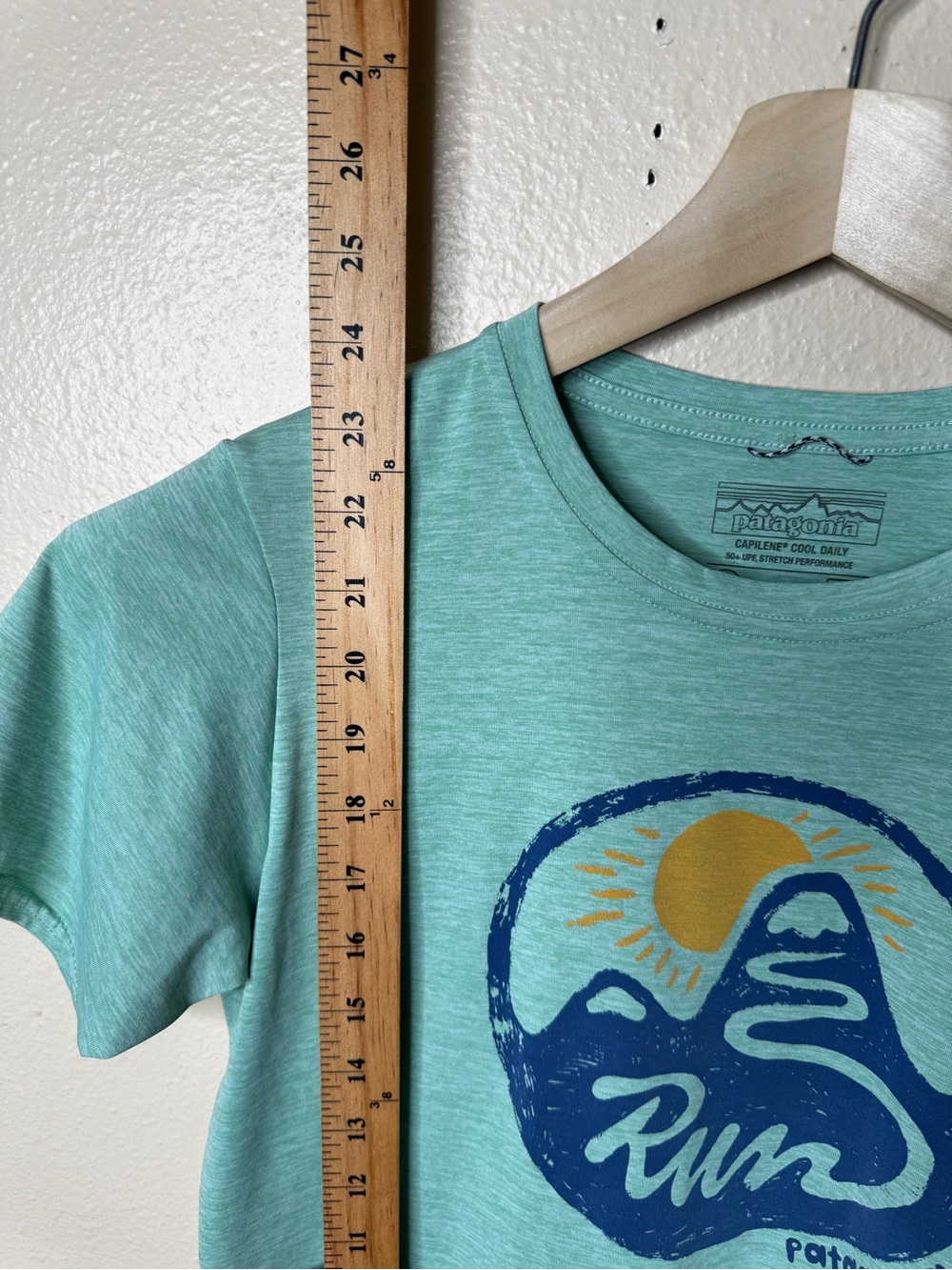 Patagonia Shirt Mens Small Green Graphic Tee Performance Athletic Outdoors 50UPF - Picture 5 of 7